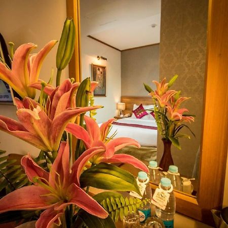 Hotel Shwe Yee Yangon Ngoại thất bức ảnh